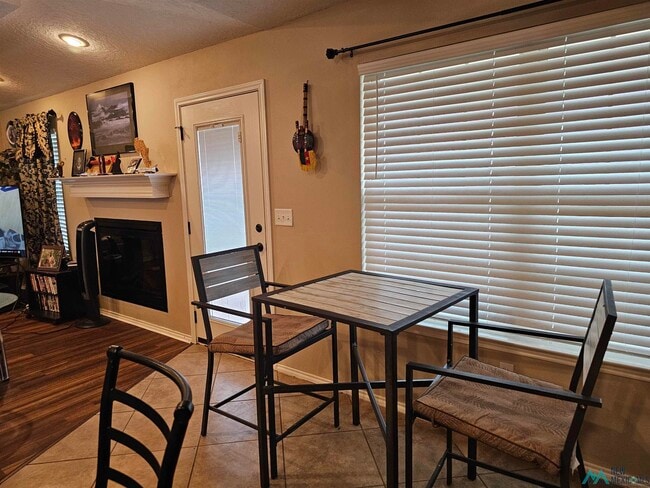 Building Photo - 2214 Boxwood Cir