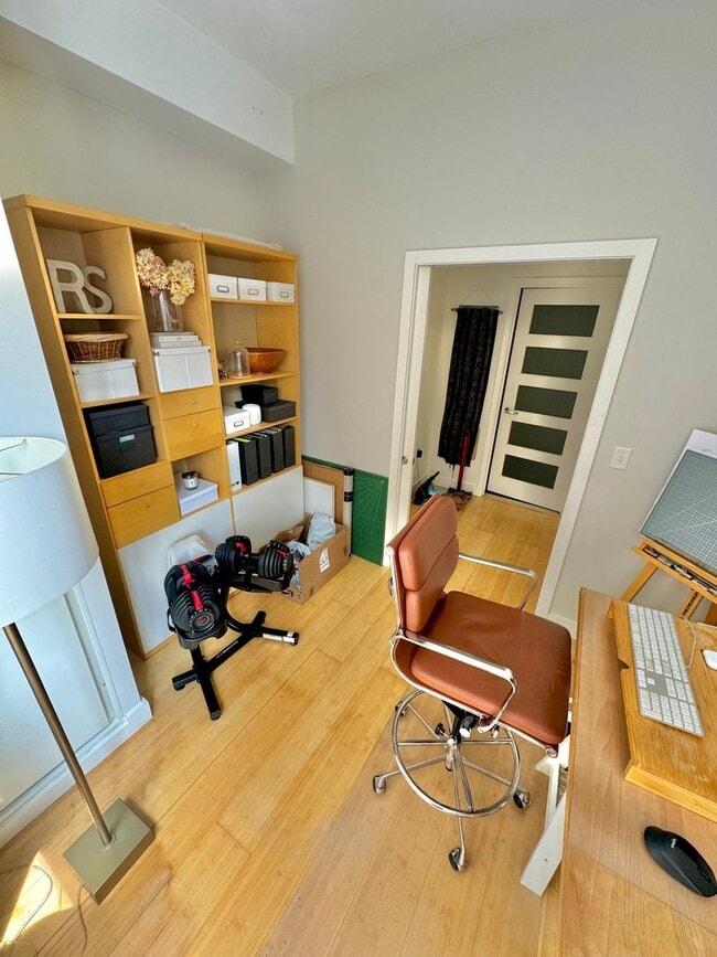 Building Photo - Prime Location 1-Bedroom + Office Den, 1-Bath Apartment