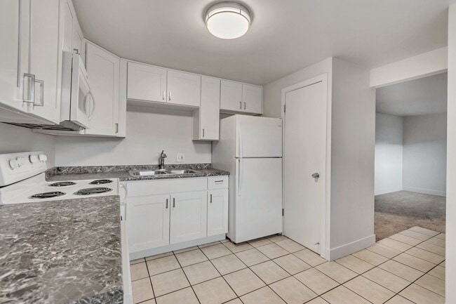 Building Photo - 2105 E 3300 S