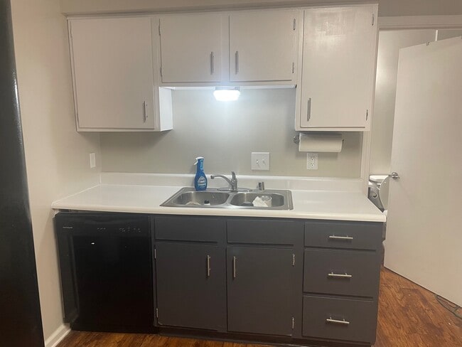 Kitchen - 1527 Kenton St