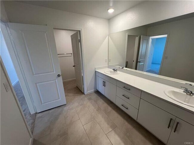 Building Photo - Gorgeous New House