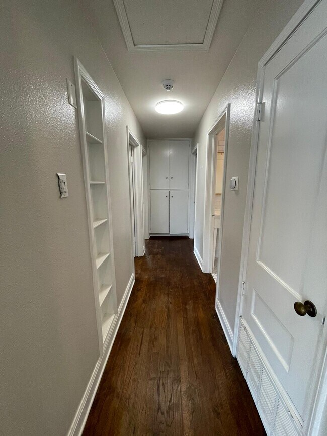 Building Photo - 4600 Mount Vernon Dr