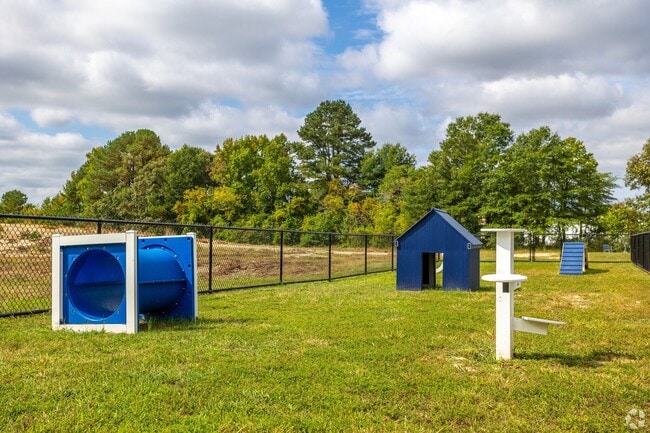 Foto del edificio - 23033 Meadow Wood Ct