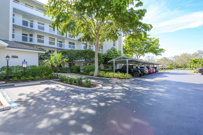 Building Photo - Live the Naples Lifestyle – Elegant 2BR/2B...
