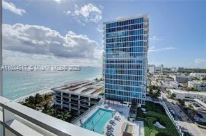 Foto principal - 6801 Collins Ave