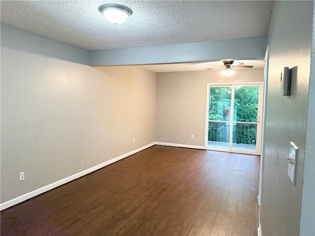 Foto del edificio - 207 White Oak Dr NE