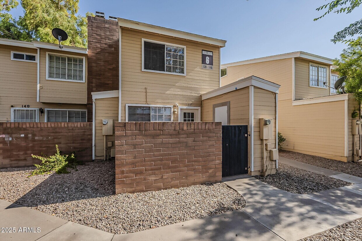 Foto principal - 625 S Westwood