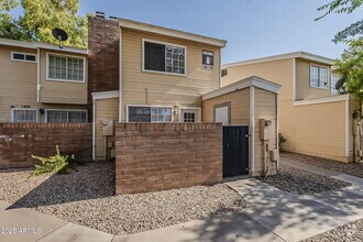 Building Photo - 625 S Westwood