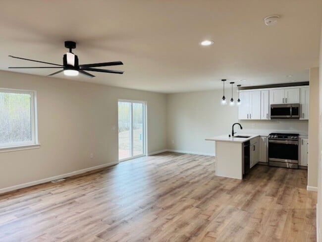 Building Photo - Brand New Duplex with upgraded finishes th...