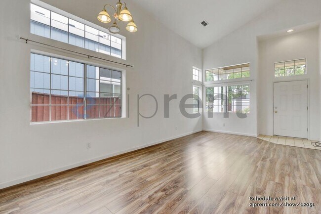 Building Photo - Unit