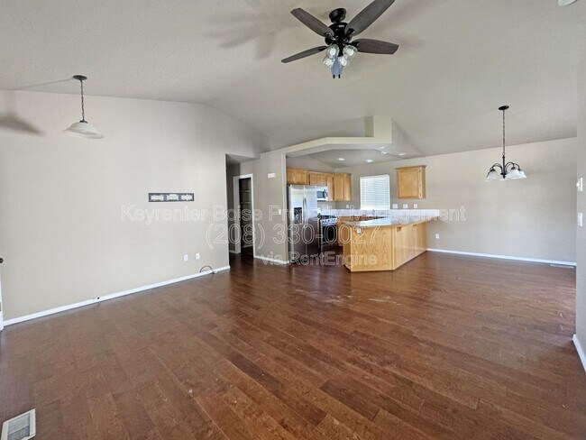 Foto del edificio - 534 Seasons Ct