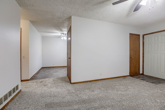 Foto del edificio - 3700/3702 N 22nd St Duplex