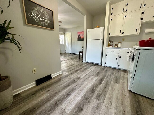 Foto del edificio - 2 bed, 1 bath home for rent in Waterloo