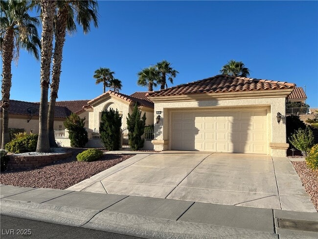 Building Photo - 10041 Woodhouse Dr