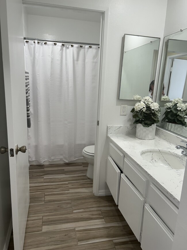 Building Photo - 18650 Hatteras St