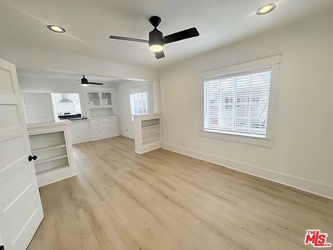 Building Photo - 657 Navy St