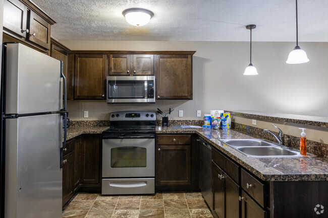 1BR, 1BA - 723SF - Kitchen - The Villas at Canyon Creek