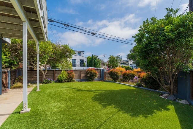 Building Photo - Beautiful Manhattan Beach Rental Home!