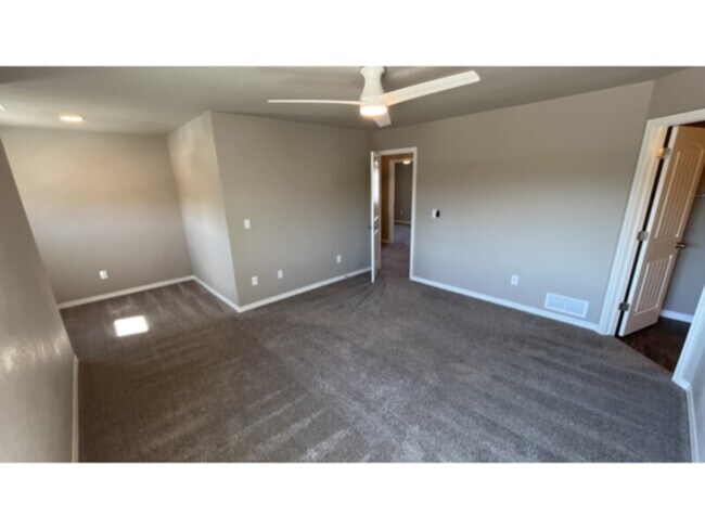 Foto del edificio - Stunning two story home in Fountain!