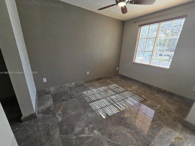 Foto del edificio - 1344 SW 2nd Ct