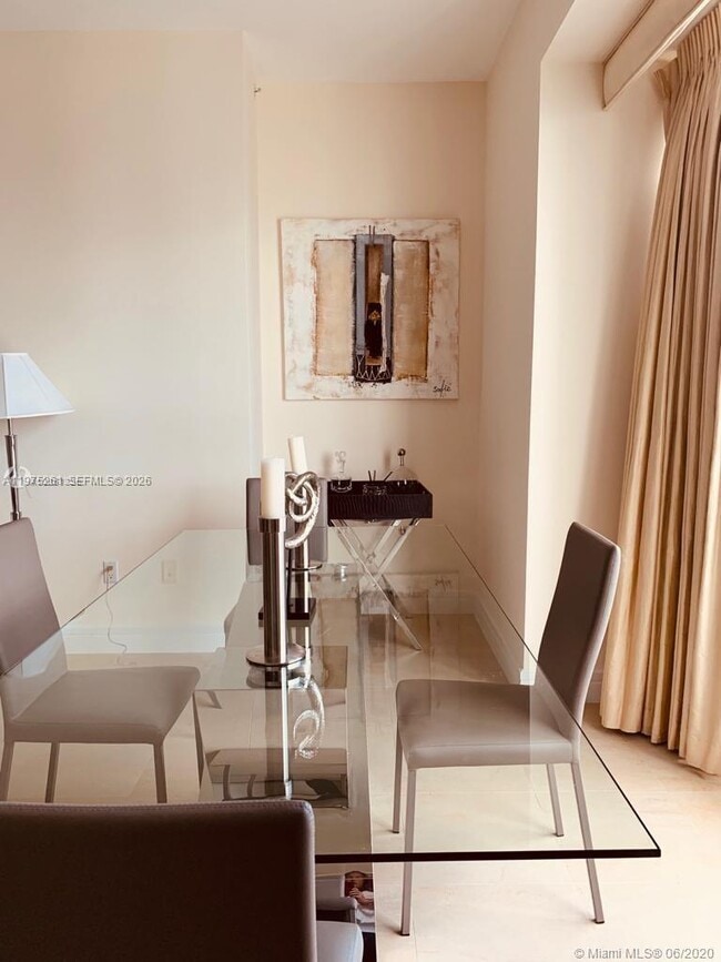 Foto del edificio - 1425 Brickell Ave