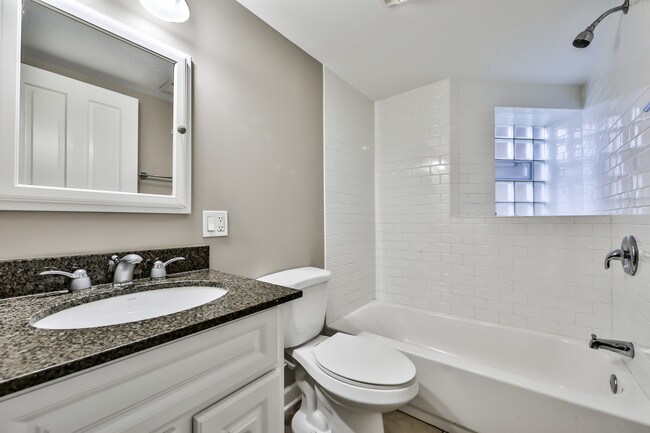 Foto del edificio - 2527 N Springfield Ave