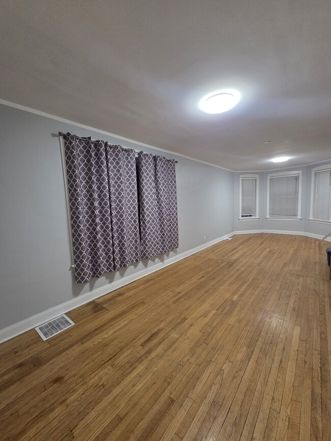 Building Photo - 1915 Harvey Ave