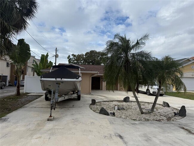 Foto del edificio - 4410 Waltham Ave