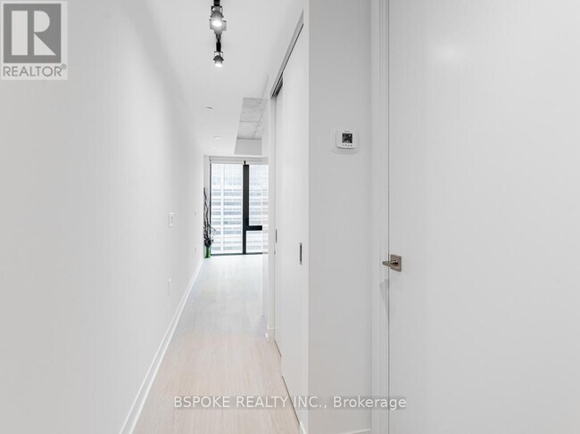 Photo du bâtiment - 195 McCaul St