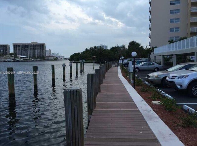 Foto del edificio - 111 Golden Isles Dr