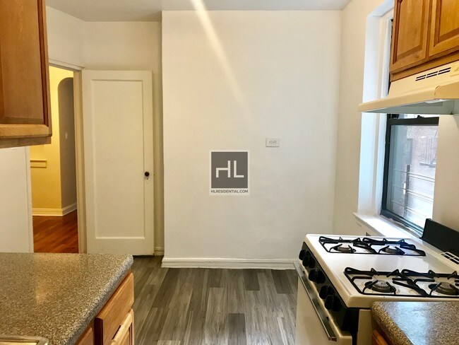 Building Photo - STUDIO/JACKSON HEIGHTS/ ELMHURST AVENUE