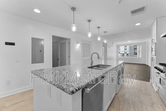 Building Photo - 1120 E Kennedy Blvd