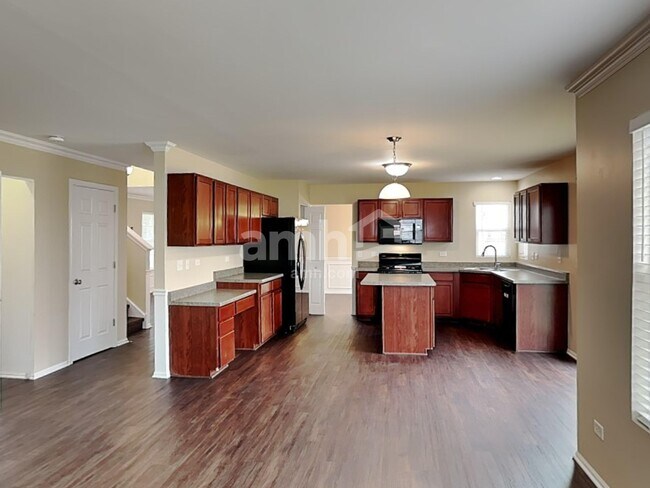 Building Photo - 1303 Roth Dr