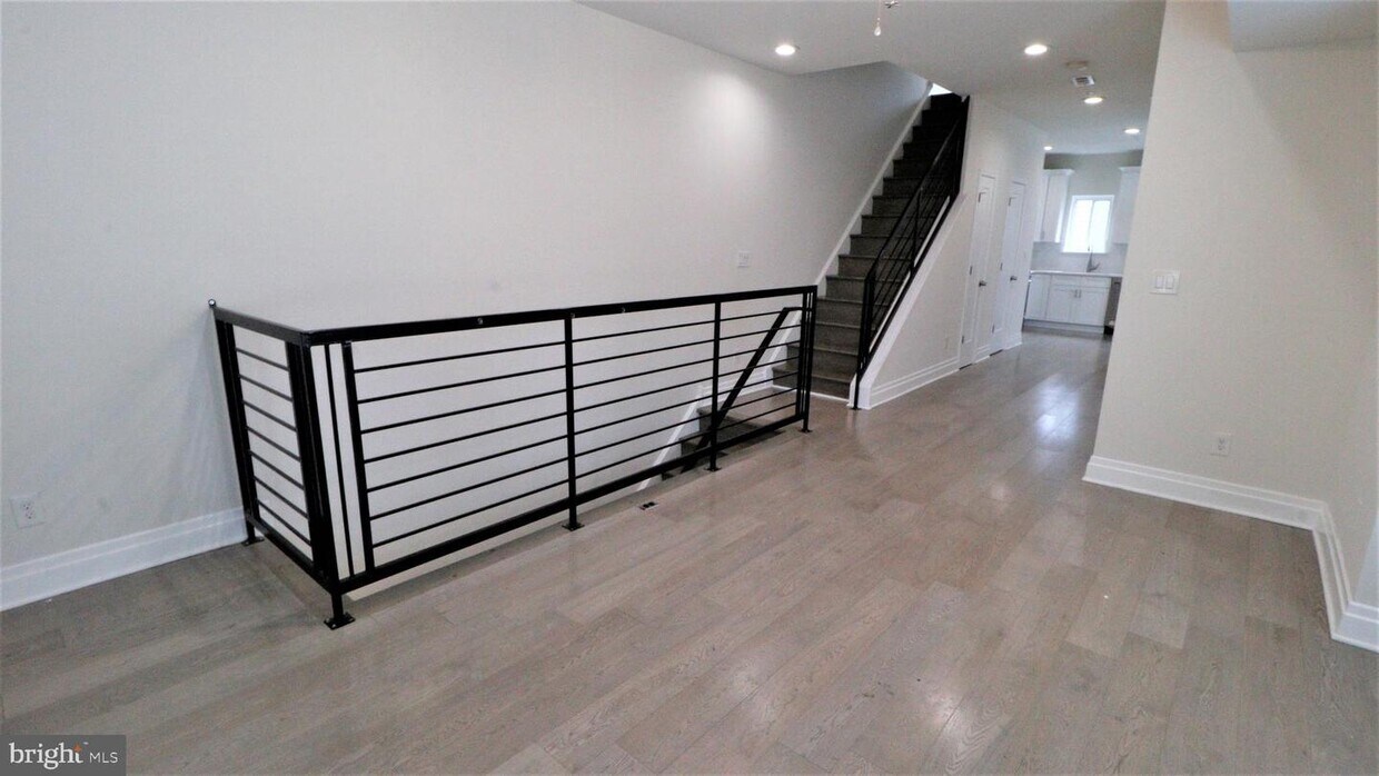 Foto principal - 2443 Jasper St