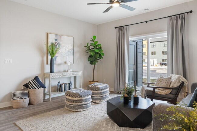 Foto del edificio - Thompson Square Apartments