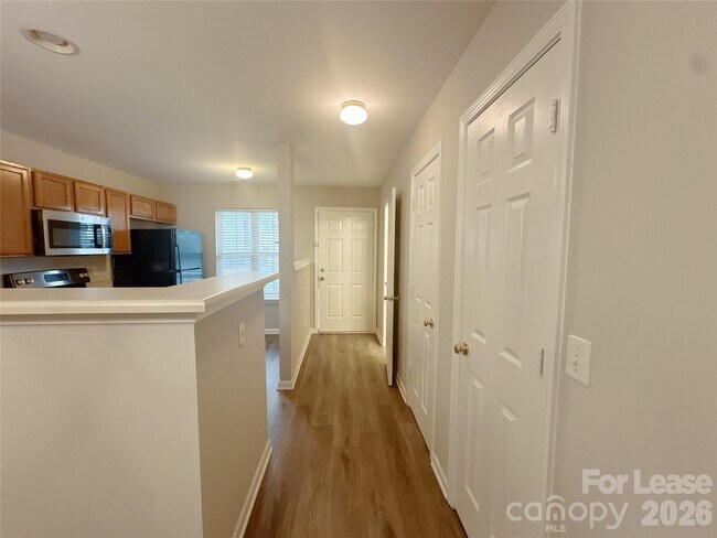 Foto del edificio - 11044 Derryrush Ave