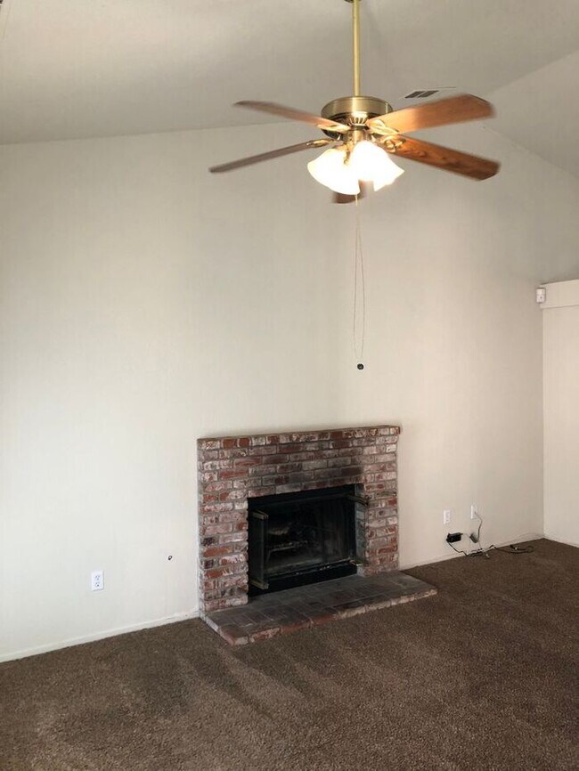 Building Photo - Ceres Nice 3 Bedroom 2 Bathroom Home