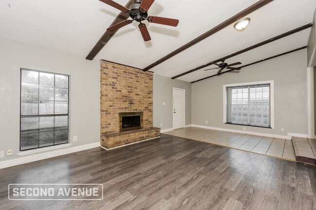 Foto del edificio - 7525 Ashcrest Ln