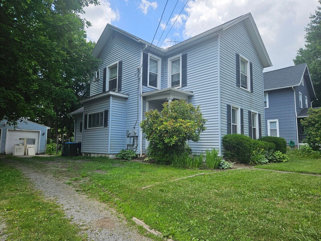 Foto principal - Kent 2 Bedroom 1 Bath Duplex