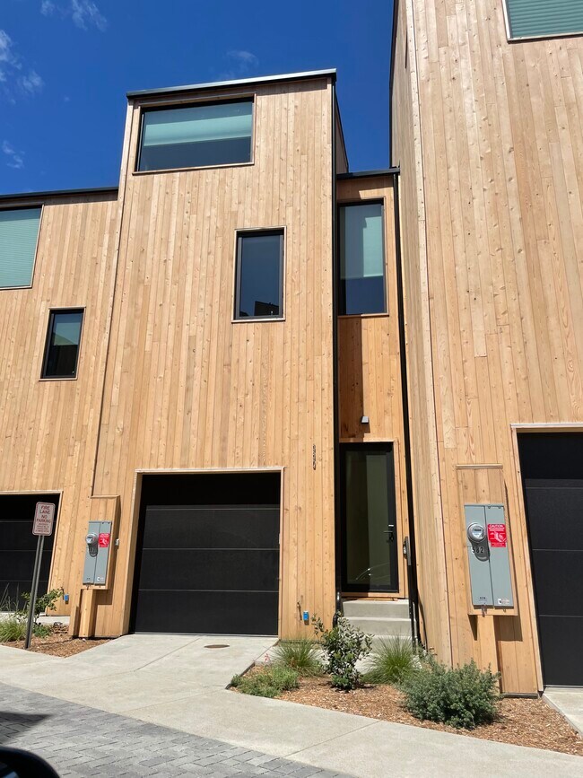 Front of house. - 580 Laguna Dr
