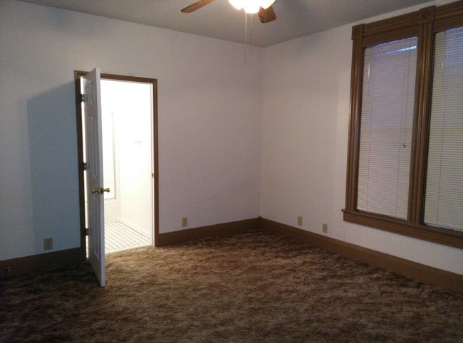 Building Photo - 800 S Noland Rd