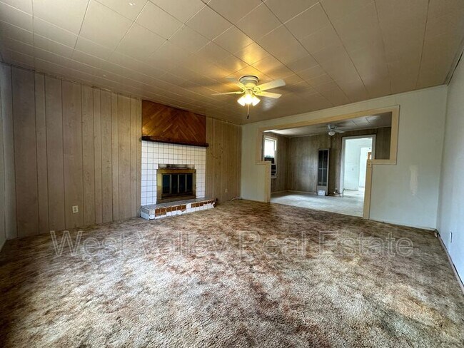 Building Photo - 521 Rose Ave