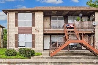 Building Photo - 4021 Briar Hollow Dr