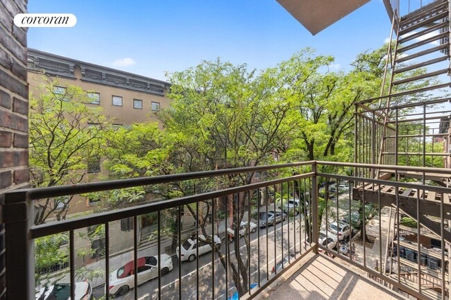 Building Photo - 447 W 47th St