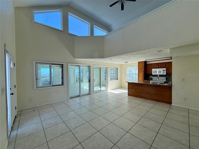 Building Photo - 1405 S Central Ave