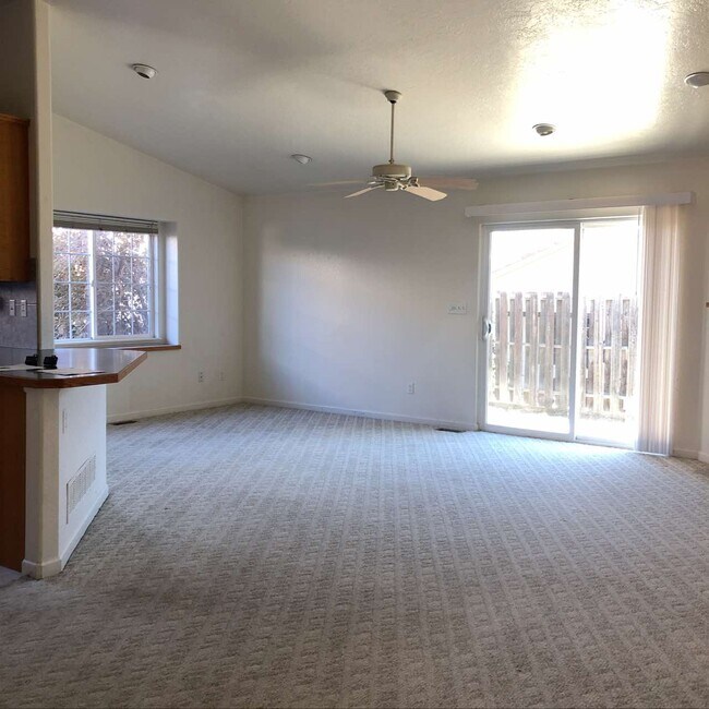 Foto del edificio - 5228 W 11th St