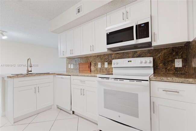 Foto del edificio - 9615 NW 1st Ct