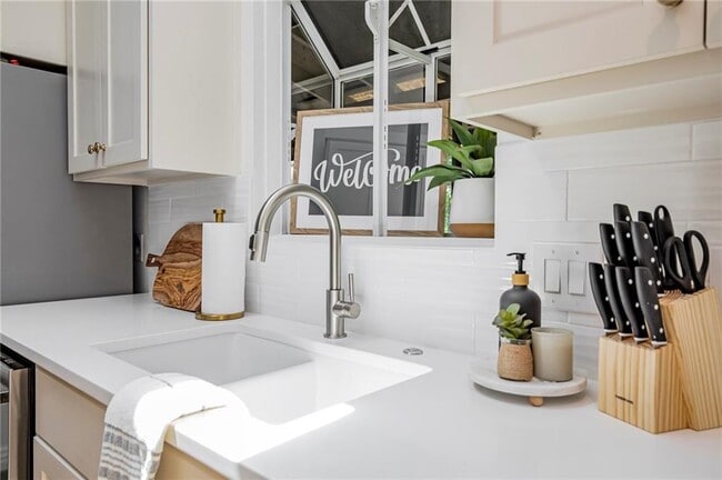 Building Photo - 1 Rader Ln