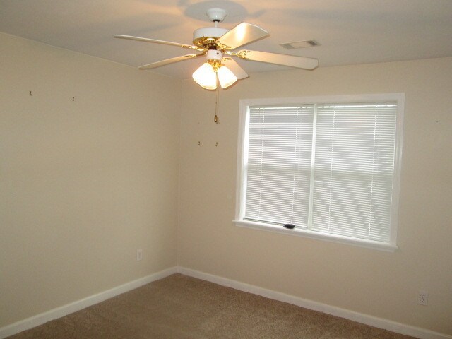 Foto del edificio - 402 Cooper Mill Rd