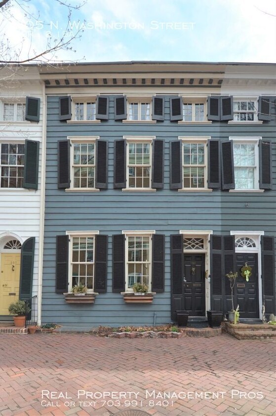 Primary Photo - Fabulous Townhouse in Oldtown!